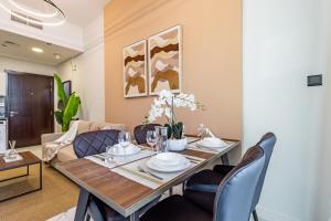 Cozy & Fully Equipped 1BR with Big Balcony - Masdar City, next to the Airport