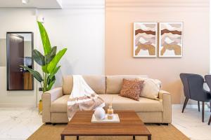 Cozy & Fully Equipped 1BR with Big Balcony - Masdar City, next to the Airport