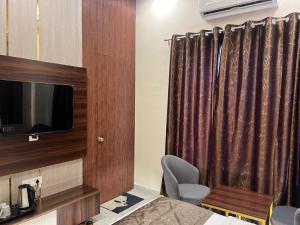 Hotel Highway Retreat