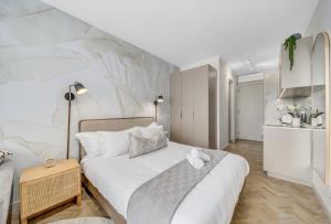 Luxury Executive Studio - 358 One Rosebank