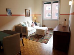 Spacious and bright two-room apartment in Bocconi