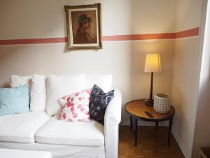 Spacious and bright two-room apartment in Bocconi