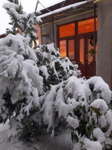 Апартаменти в будинку біля басейну