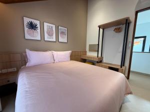 Villa Tropica - 4BDR House near Whoosh by Casa99 KBP