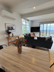 Teringie Retreat with Breathtaking Views