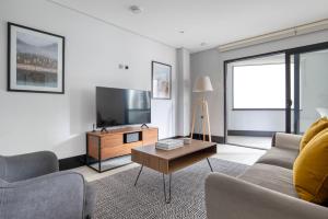 Blueground AldgateWhitechapel garden nr tube LON-493