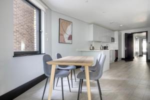 Blueground AldgateWhitechapel garden nr tube LON-493