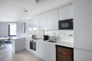 Blueground AldgateWhitechapel garden nr tube LON-493