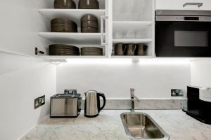 Blueground S Ken nr Gloucester Rd museum LON-108