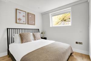 Blueground S Ken nr Gloucester Rd museum LON-108