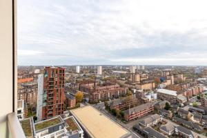 Blueground Nine Elms balcony nr Battersea Park LON-678