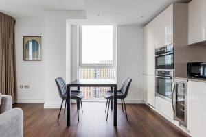 Blueground Nine Elms balcony nr Battersea Park LON-678