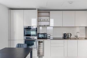 Blueground Nine Elms balcony nr Battersea Park LON-678