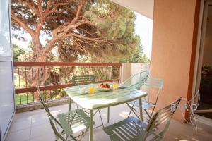 Lovely studio with golf course views close to the sea swimming pool park