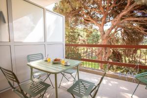 Lovely studio with golf course views close to the sea swimming pool park