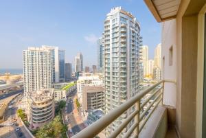 Elegant Marina Living Manchester Tower