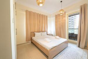 Elegant Marina Living Manchester Tower