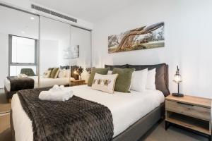 Spectacular Southbank Bay Views, Pool, Gym