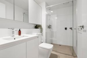 Spectacular Southbank Bay Views, Pool, Gym