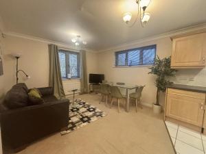 Comfortable 2 Bedroom Apartment in Bracknell