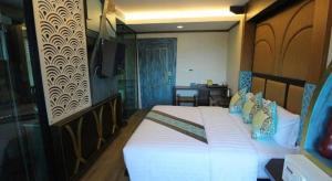 Phi Phi Nice Beach Hotel Hip