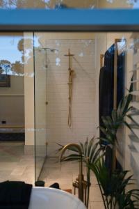 Merilli1885 - Luxury Tranquil Adult Escape