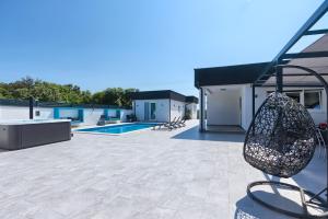 Villa Va.Lunga with pool and wirpool