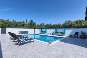Villa Va.Lunga with pool and wirpool
