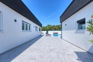 Villa Va.Lunga with pool and wirpool