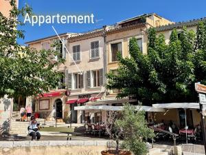 Appartement Cassis 50 m2, en 1ère ligne sur le port, Vue mer, WiFi, Climatisé, Parking