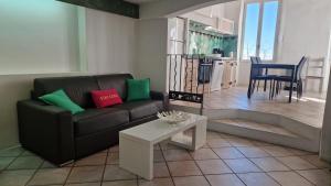 Appartement Cassis 50 m2, en 1ère ligne sur le port, Vue mer, WiFi, Climatisé, Parking