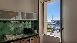 Appartement Cassis 50 m2, en 1ère ligne sur le port, Vue mer, WiFi, Climatisé, Parking