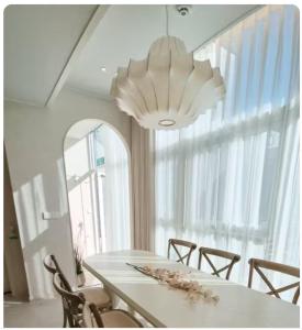 홍대입구역 마루서교