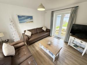 Old and New England Cottages