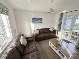 Old and New England Cottages