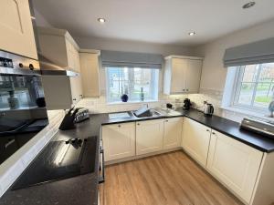 Old and New England Cottages