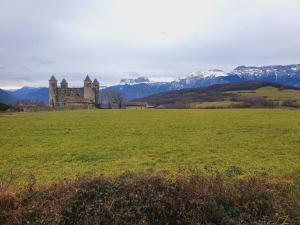 Grande maison entre montagne et campagne