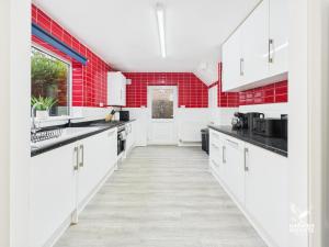 4 Bed 2 Bath Contractors Long Stays Parking Fast Wi-Fi