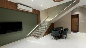 Sky Villa with Private Pool 3BHK with Mountain View