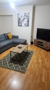 Just Like Home I Spacious 3BR I Sleeps5 I Parking I Fast Wi-Fi I LongTerm Rates