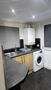 Just Like Home I Spacious 3BR I Sleeps5 I Parking I Fast Wi-Fi I LongTerm Rates