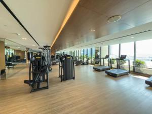 Sleek and Cozy Studio, Private Jacuzzi, Canal View