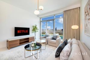 LUX The Marina Vista Beachfront Suite 2