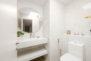 Bright Apartment with Large Balcony and Water View in JBR