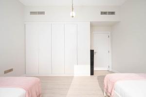 Bright Apartment with Large Balcony and Water View in JBR