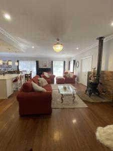 Gold Coast Countryside, Near Theme Parks and Beach