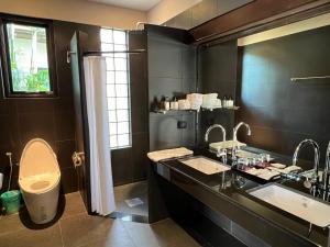 Beautiful villa walking distance from Bangtao Beach