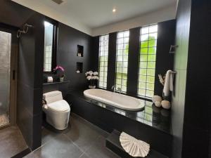 Beautiful villa walking distance from Bangtao Beach