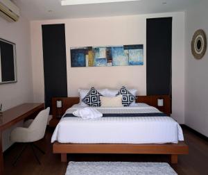 Beautiful villa walking distance from Bangtao Beach