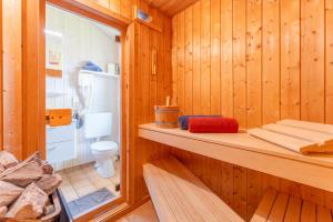 4 Personen Ferienhaus mit Sauna, Kaminofen und einen wunderschцnen Garten mit Terrasse in Otterndorf